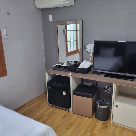 Charlie Hotel Чеджу Екстериор снимка