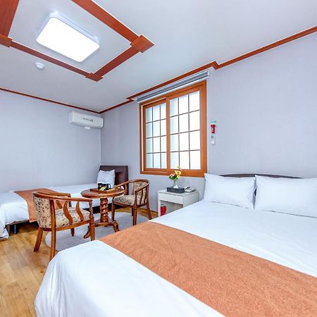 Charlie Hotel Чеджу Екстериор снимка