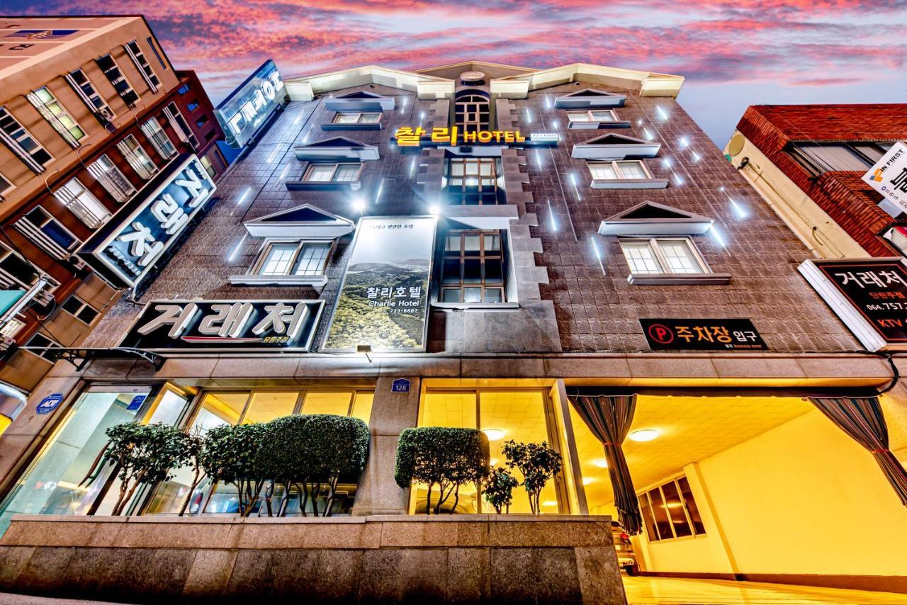 Charlie Hotel Чеджу Екстериор снимка