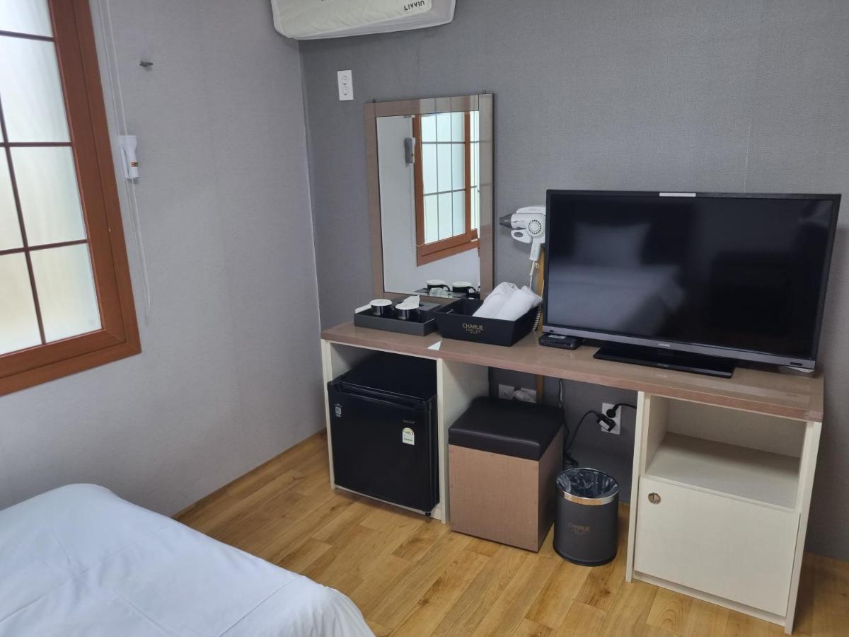 Charlie Hotel Чеджу Екстериор снимка