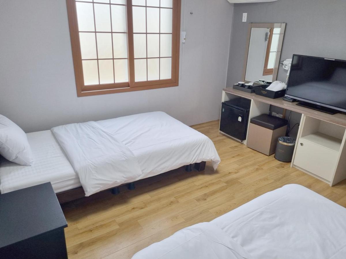 Charlie Hotel Чеджу Екстериор снимка
