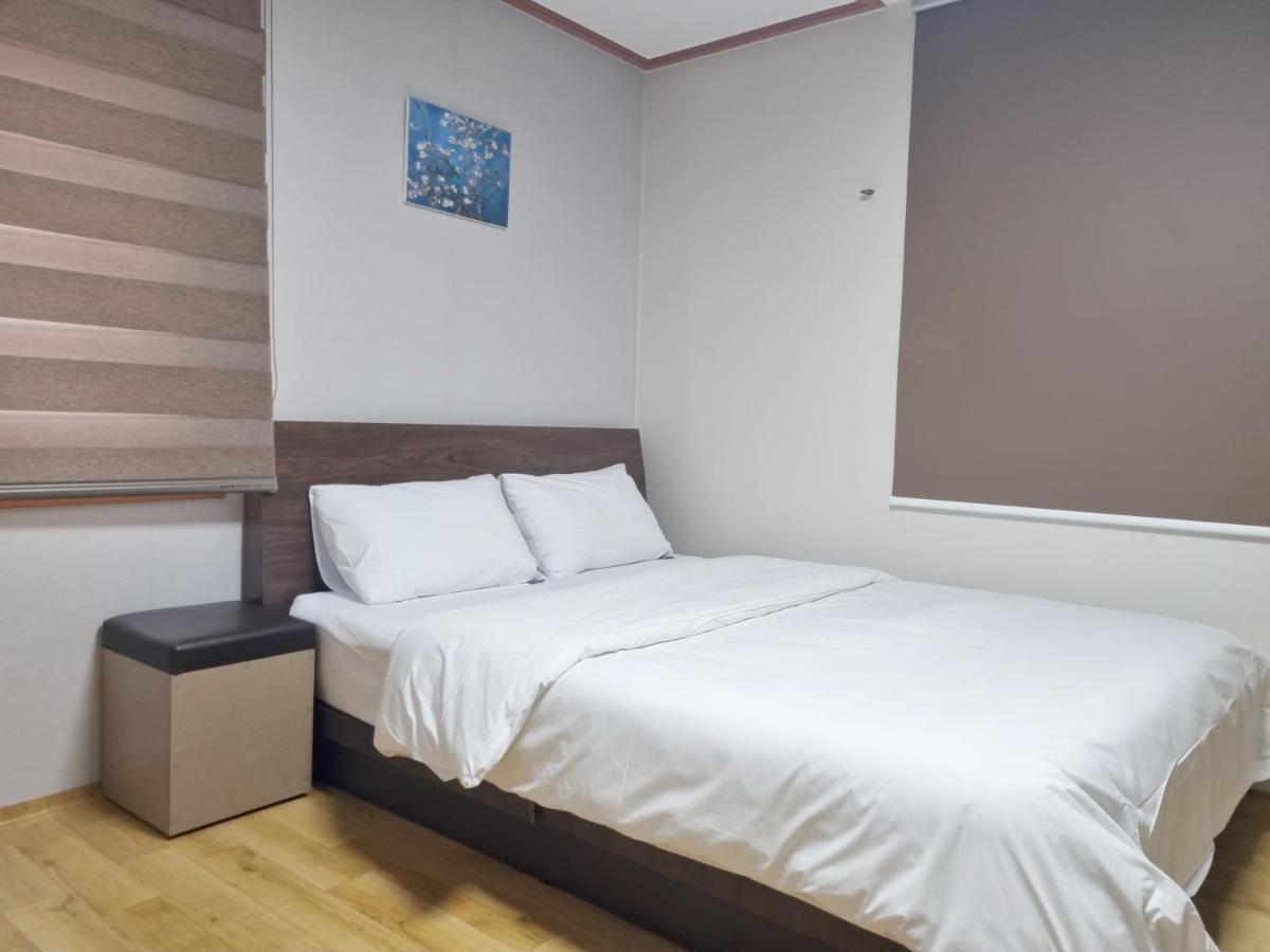 Charlie Hotel Чеджу Екстериор снимка