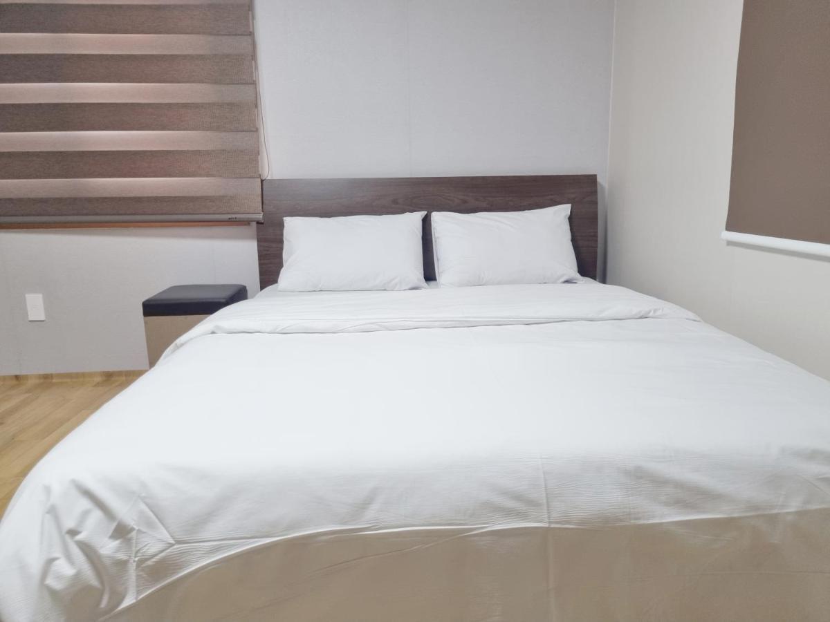 Charlie Hotel Чеджу Екстериор снимка