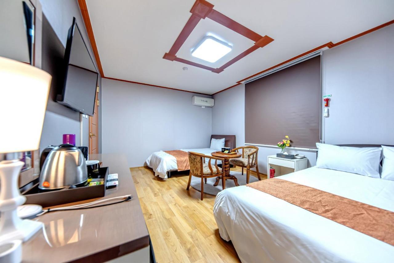 Charlie Hotel Чеджу Екстериор снимка
