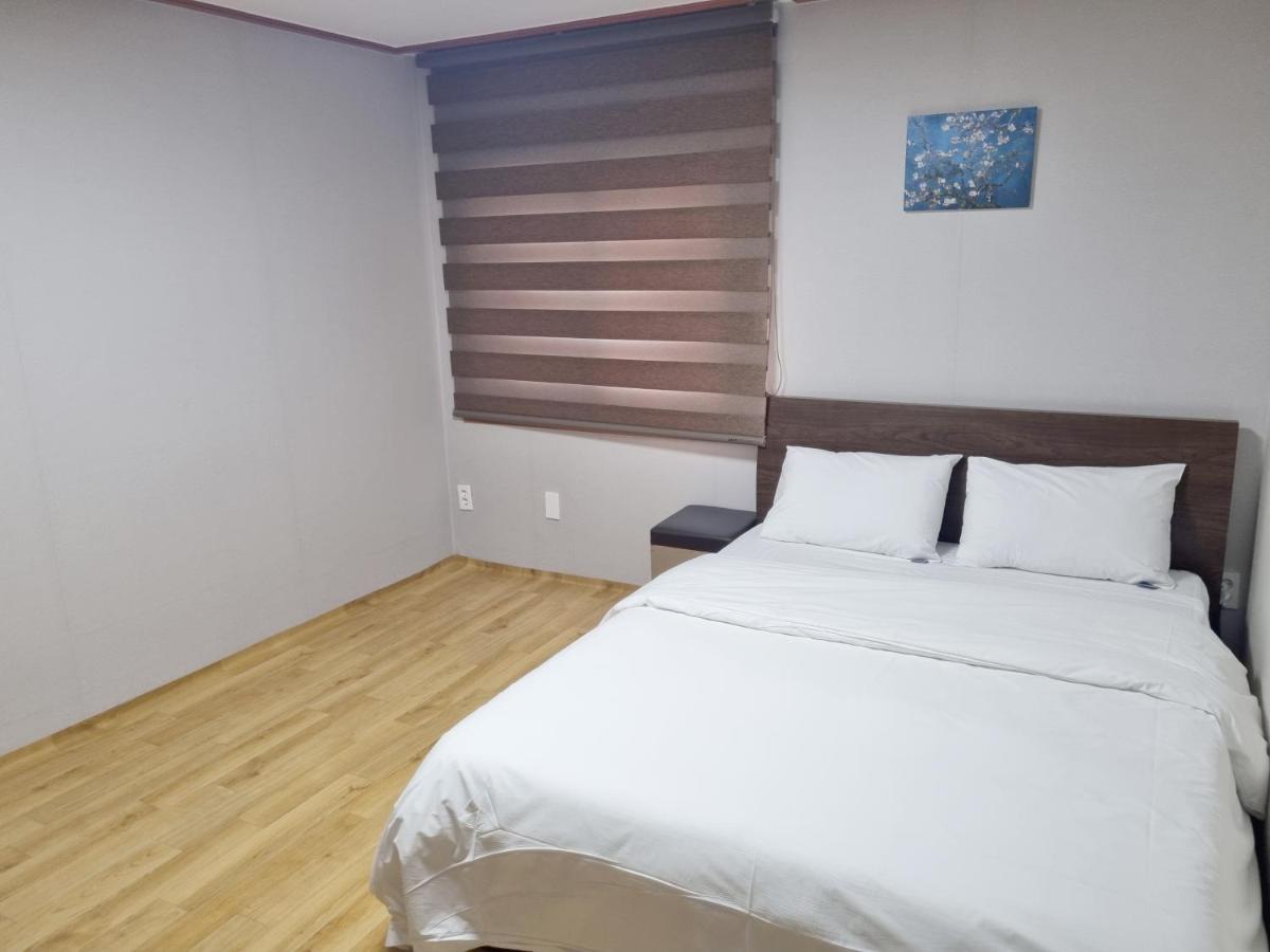 Charlie Hotel Чеджу Екстериор снимка