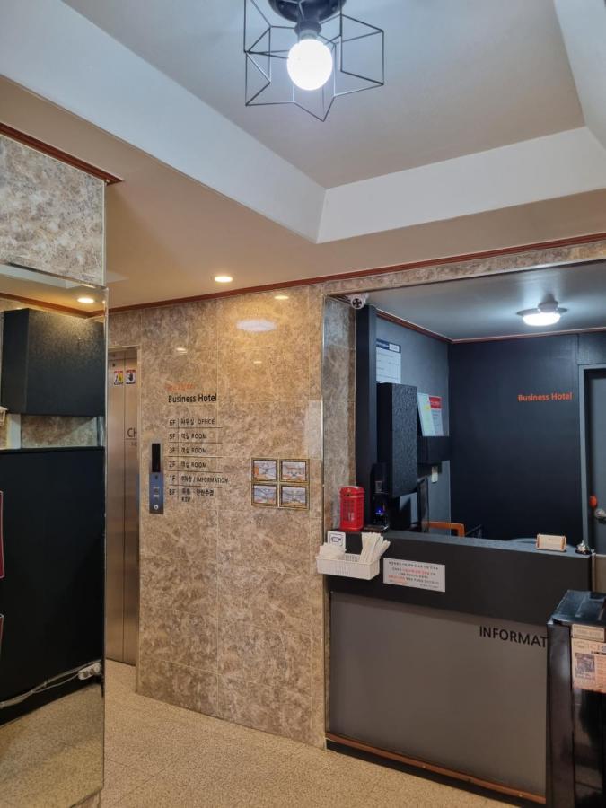 Charlie Hotel Чеджу Екстериор снимка