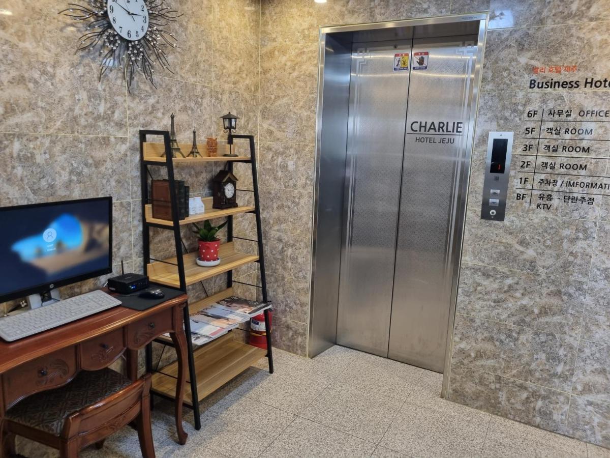 Charlie Hotel Чеджу Екстериор снимка