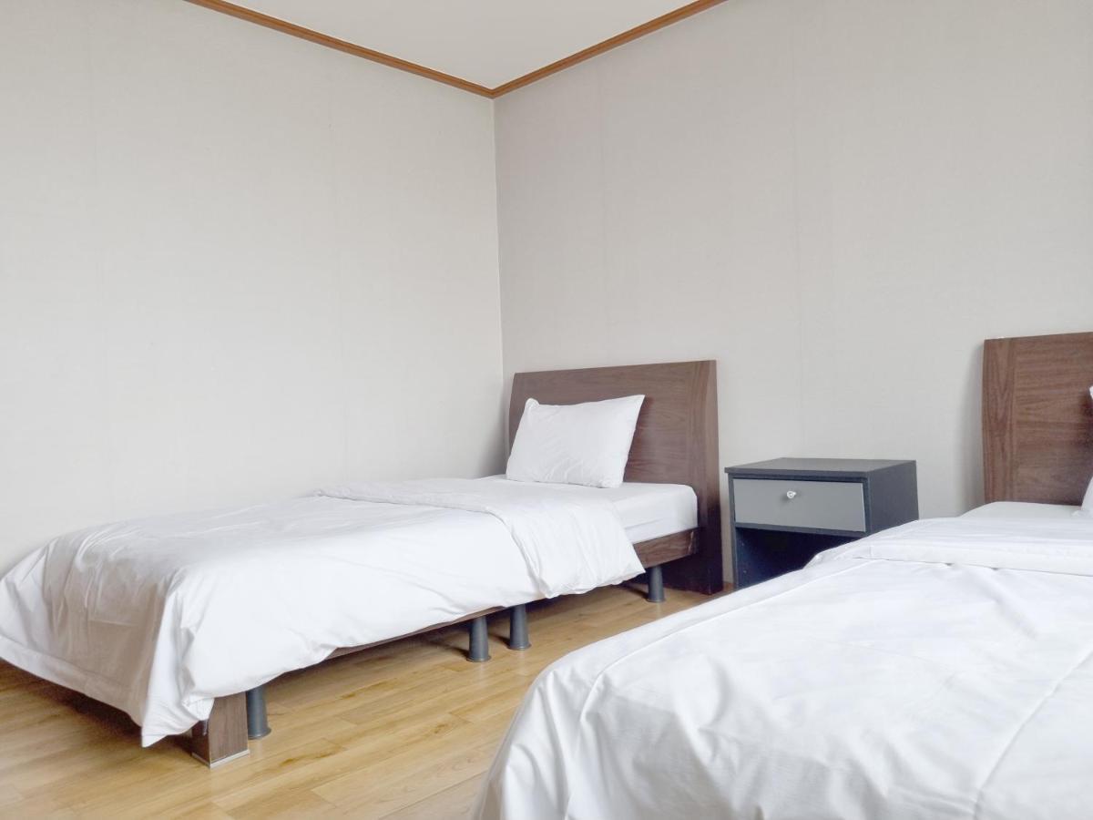 Charlie Hotel Чеджу Екстериор снимка