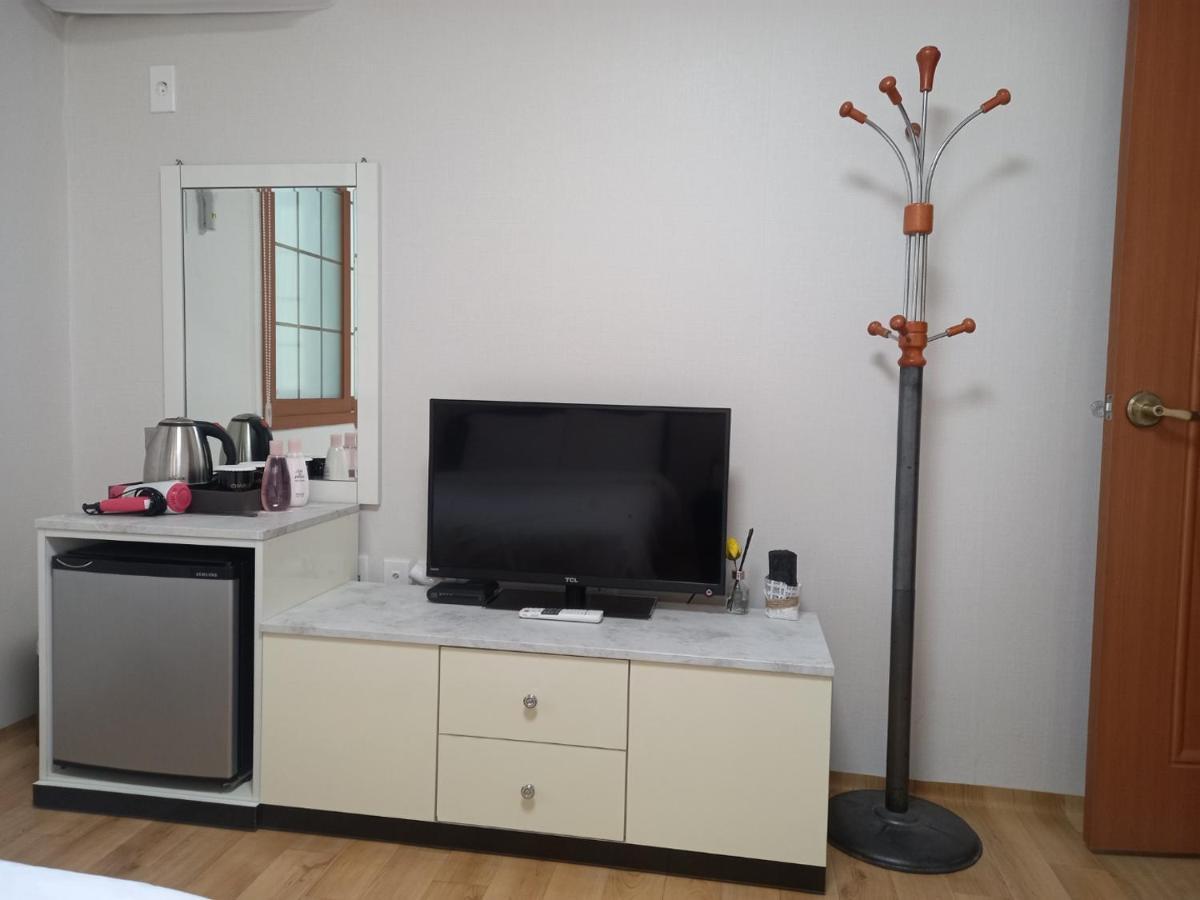 Charlie Hotel Чеджу Екстериор снимка