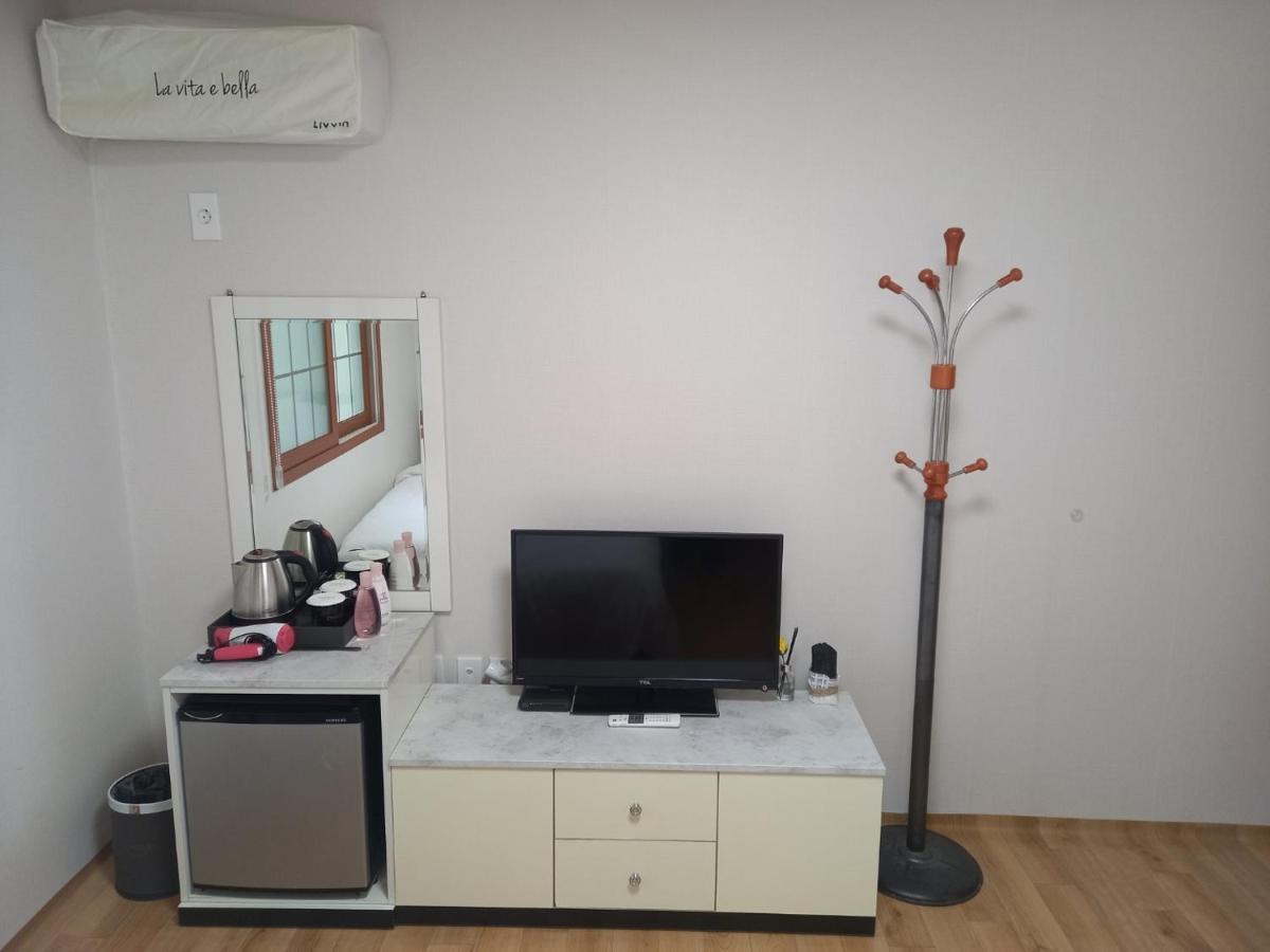 Charlie Hotel Чеджу Екстериор снимка